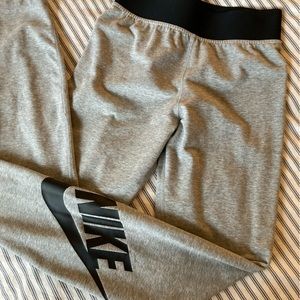 Nike Sportswear Leg-A-see leggings